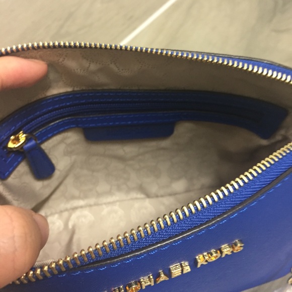 NWT Michael Kors Cindy Large Dome Crossbody blue - Picture 3 of 8